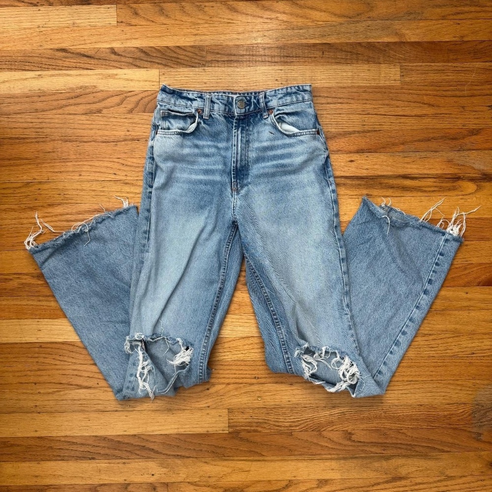 Zara knee rip jeans small stain